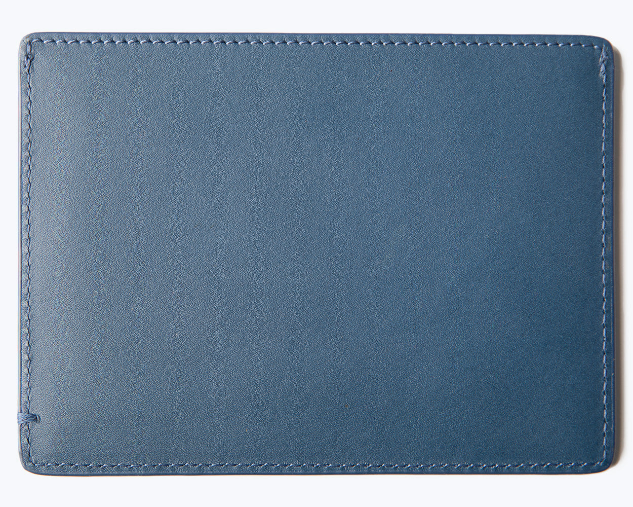 REISEPASSHÜLLE AUS LEDER – DIE ESSENTIAL-KOLLEKTION