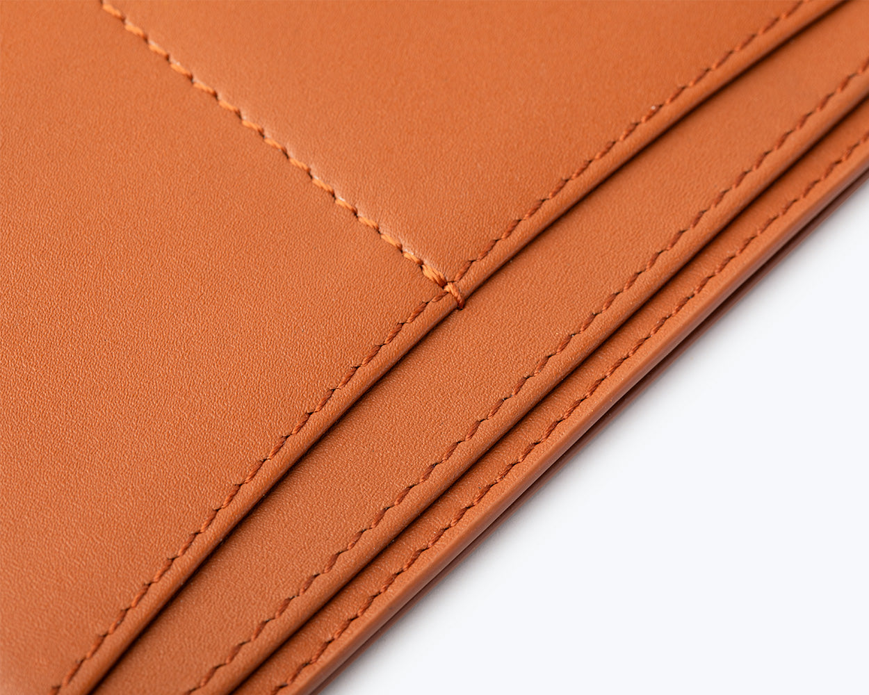 REISEPASSHÜLLE AUS LEDER – DIE ESSENTIAL-KOLLEKTION