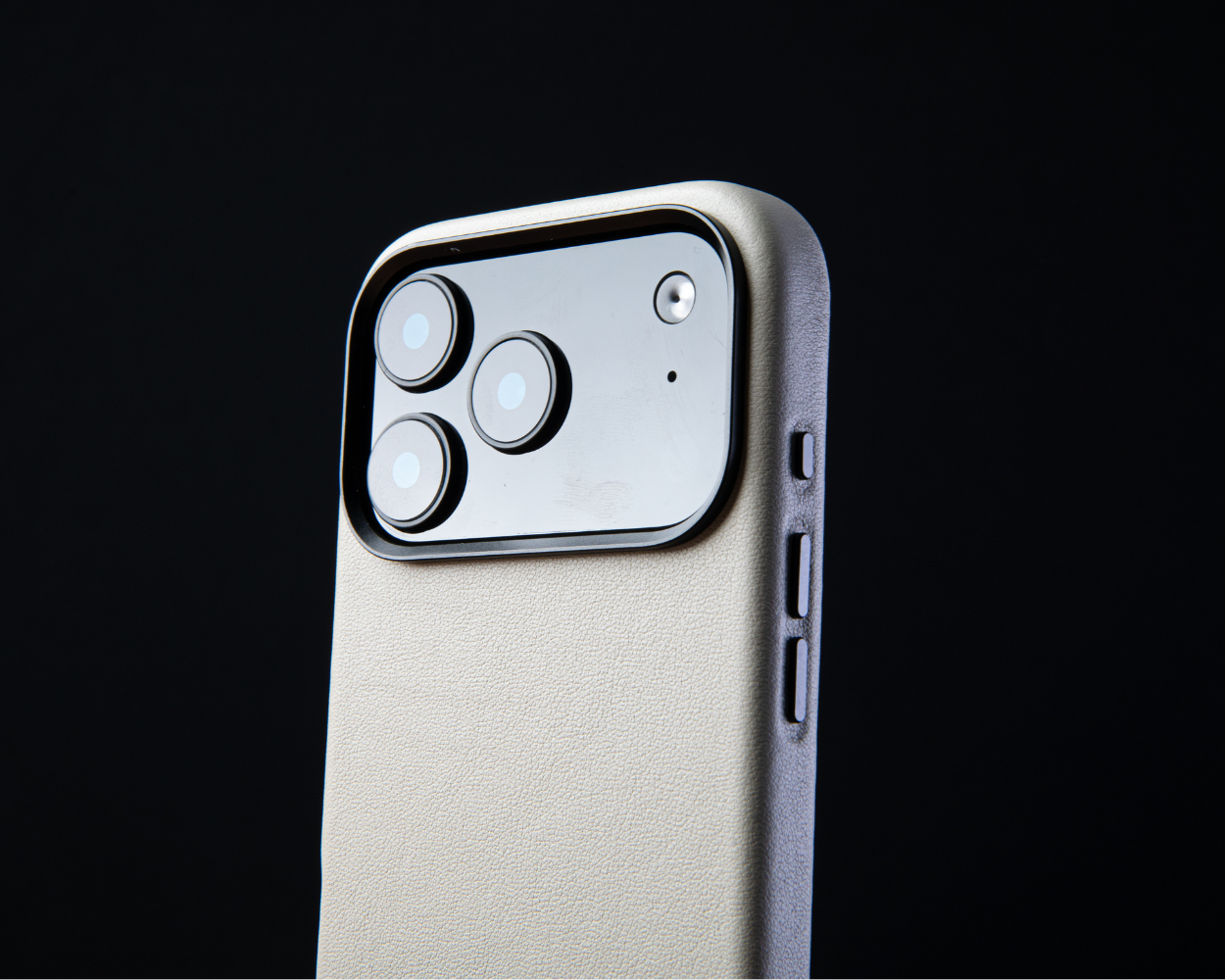 Apple iPhone 17 Pro - Metro Leather Bumper Phone Case