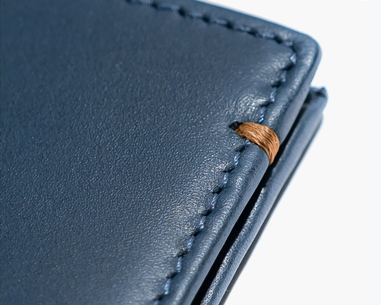 GELDBÖRSE AUS LEDER – DIE ESSENTIAL-KOLLEKTION