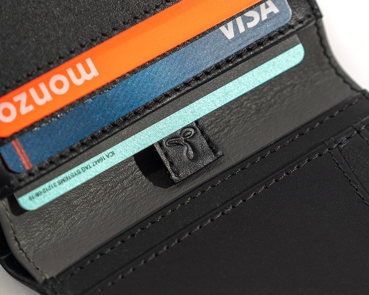 GELDBÖRSE AUS LEDER – DIE ESSENTIAL-KOLLEKTION