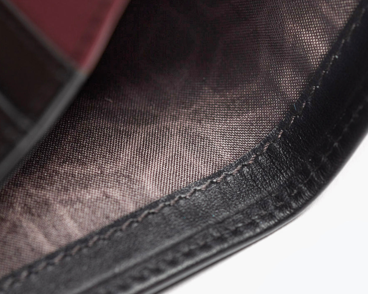 GELDBÖRSE AUS LEDER – DIE ESSENTIAL-KOLLEKTION