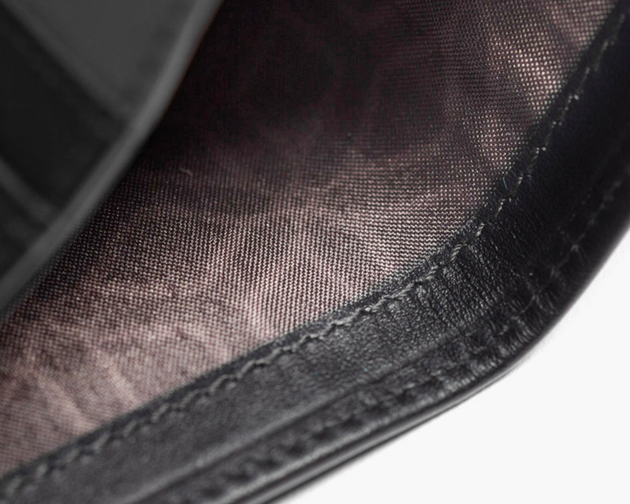 GELDBÖRSE AUS LEDER – DIE ESSENTIAL-KOLLEKTION