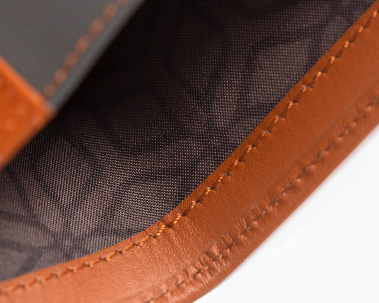 GELDBÖRSE AUS LEDER – DIE ESSENTIAL-KOLLEKTION