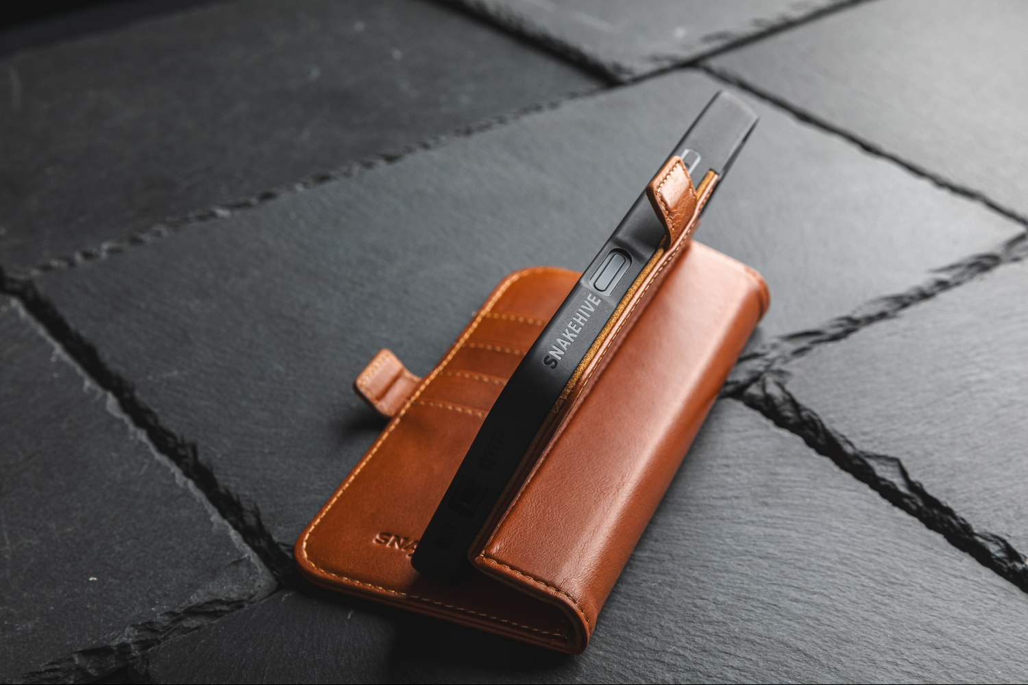 Apple iPhone 16 - Metro Leather Wallet Phone Case