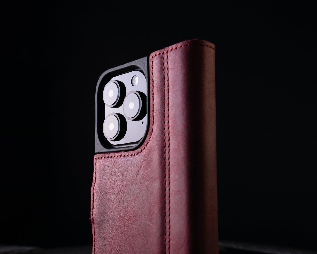 Apple iPhone 16 Pro - Vintage Leather Wallet