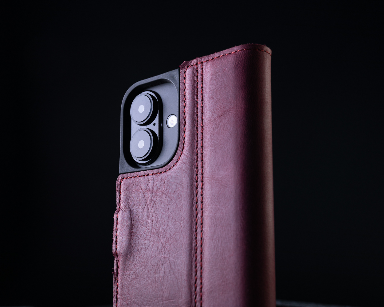 Apple iPhone 16 - Vintage Leather Wallet